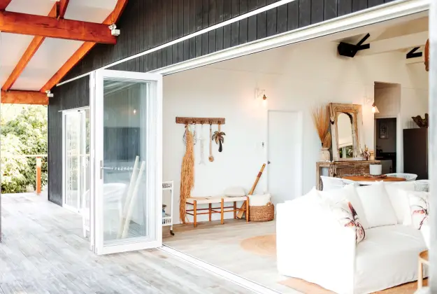 niue luxury villa lounge