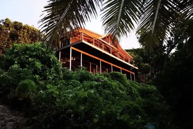 niue luxury villa outside